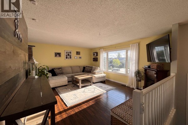 Dining room - 8611 90 Street, Fort St  John, BC V1J4R5 Photo 3