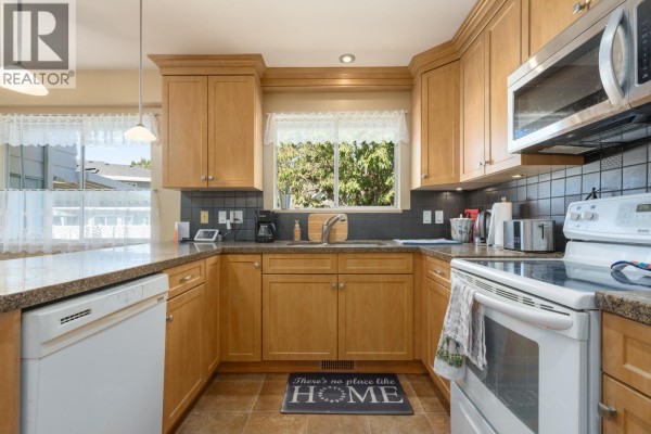 8611 Rideau Drive, Richmond, BC V7A4M6 Photo 5