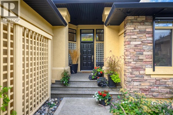 Kitchen - 8615 Okanagan Landing Road, Vernon, BC V1H1J6 Photo 4