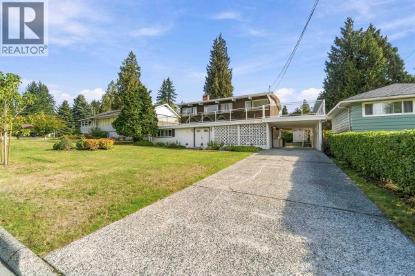 862 Wallace Wynd, Port Moody, BC V3H1B5 Photo 2