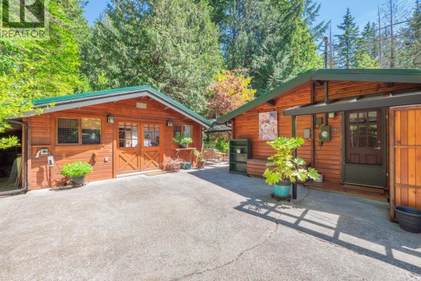 8626 Redrooffs Road, Halfmoon Bay, BC V7Z1E7 Photo 2