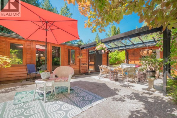 8626 Redrooffs Road, Halfmoon Bay, BC V7Z1E7 Photo 5