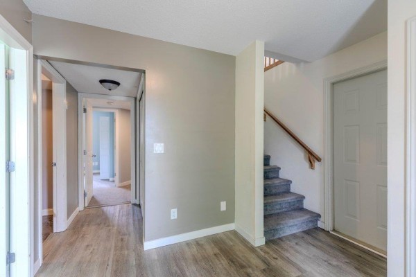 8627 Henderson Street, Mission, BC V2V7P9 Photo 4