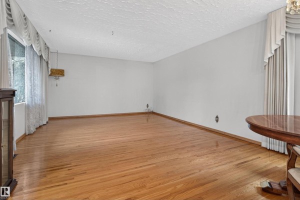 Bedroom 4 - 8628 135 Av Nw, Edmonton, AB T5E1N2 Photo 4