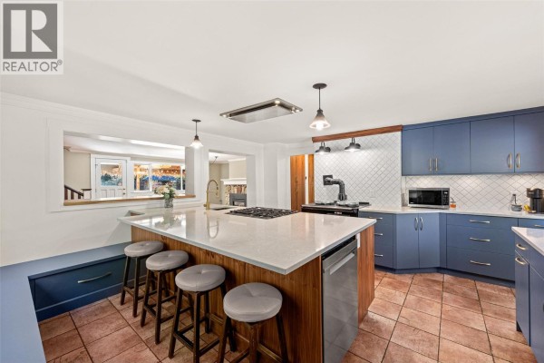 4pc Ensuite bath - 863 Coronado Crescent, Kelowna, BC V1W2K3 Photo 4