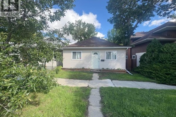 Bedroom - 863 Elgin Avenue, Moose Jaw, SK S6H4G6 Photo 2