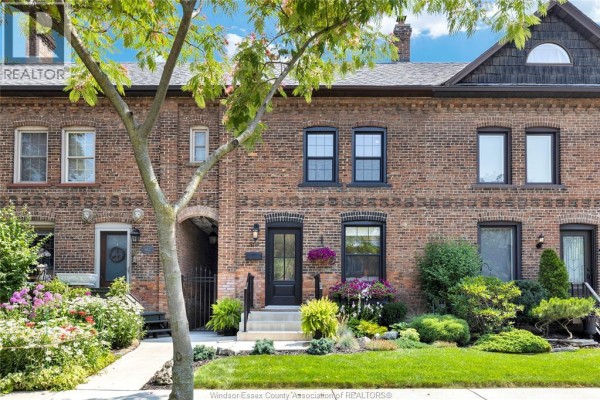 864 Monmouth, Windsor