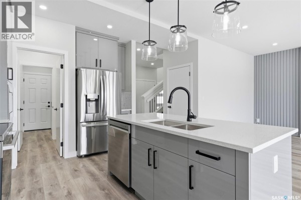 2pc Bathroom - 864 Nightingale Road, Saskatoon, SK S7L7R5 Photo 4