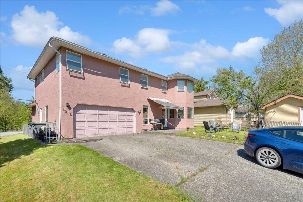 8648 140 Street, Surrey, BC V3W5L3 Photo 2