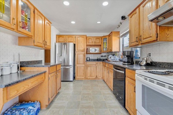 8648 140 Street, Surrey, BC V3W5L3 Photo 3