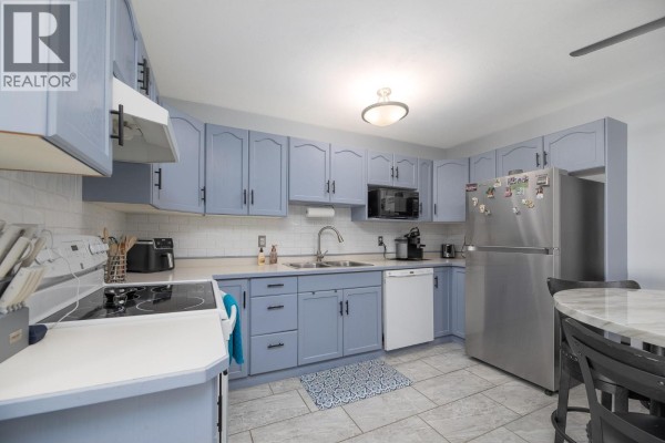 Primary Bedroom - 865 Main Street Unit# 204, Penticton, BC V2A5E3 Photo 5