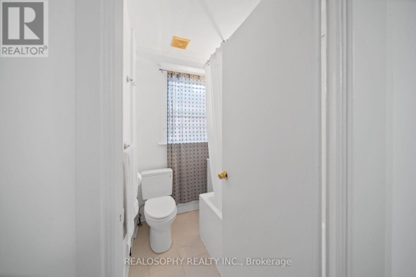 Primary Bedroom - 865 Pape Avenue, Toronto, ON M4K3T7 Photo 4
