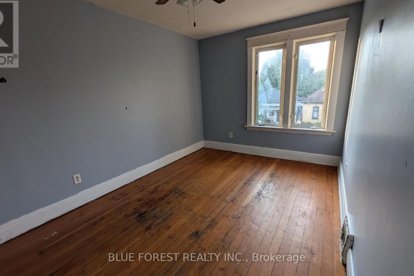 Bedroom with hardwood floors and ceiling fan - 867 Queens Avenue London East