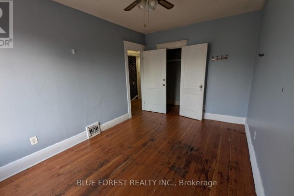 Bedroom with hardwood floors, closet, and ceiling fan - 867 Queens Avenue London East