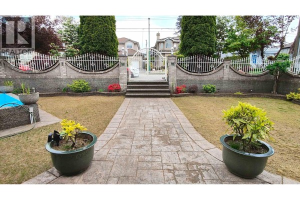 8675 Armstrong Avenue, Burnaby, BC V3N2H4 Photo 4