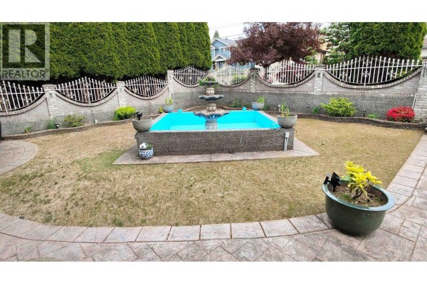 8675 Armstrong Avenue, Burnaby, BC V3N2H4 Photo 5