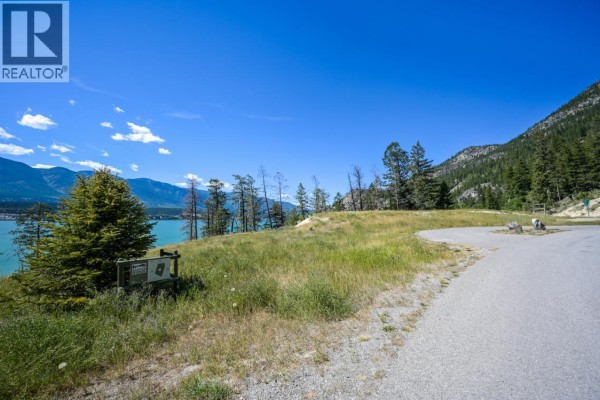 8679 Cottage Lane, Canal Flats, BC, photo 2