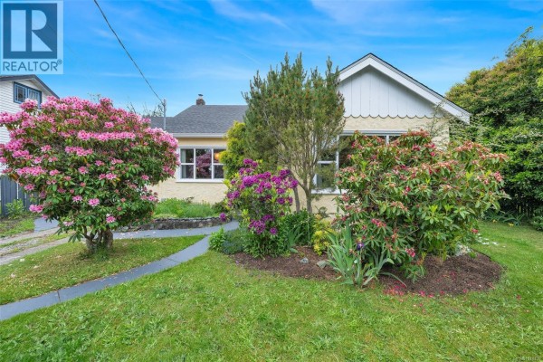 868 Hampshire Rd, Oak Bay, BC, photo 3