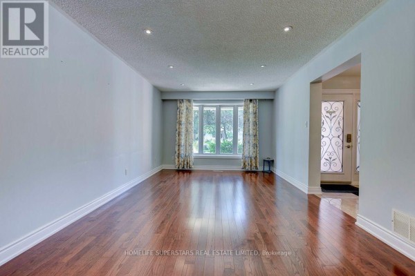 Family room - 868 Kowal Drive, Mississauga, ON L5H3T4 Photo 4