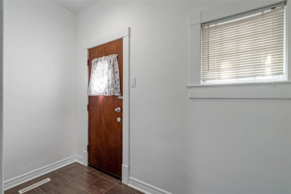 Eat in kitchen - 869 Alfred Avenue, Winnipeg, MB R2X0T8 Photo 4