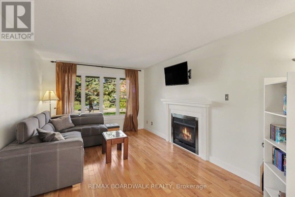 Office - 869 Clearcrest Crescent, Ottawa, ON K4A3G1 Photo 3