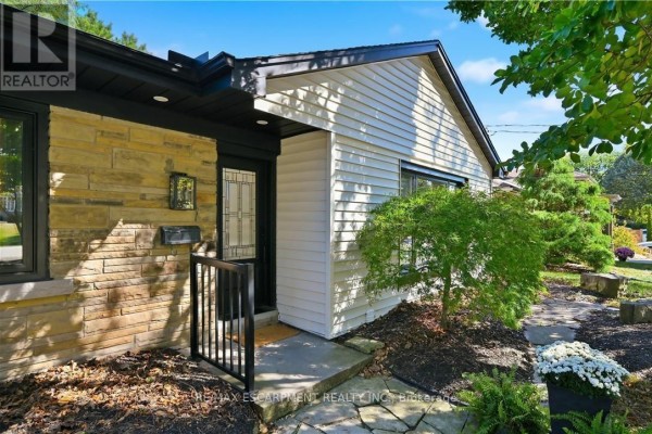 3pc Bathroom - 869 Condor Drive, Burlington, ON L7T3A8 Photo 5