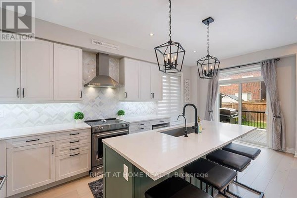 Laundry room - 87 Carondale Square, East Gwillimbury, ON L9N0X7 Photo 4