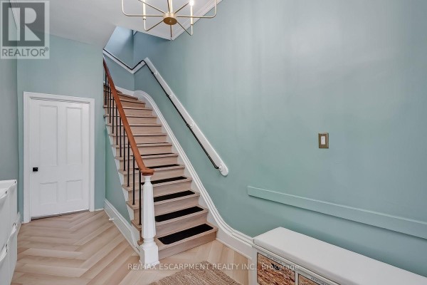 Foyer - 2 - 87 Colbourne Street, Hamilton, ON L8R2G6 Photo 3