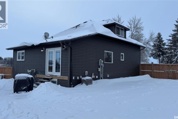 87 Collacott Street W, Yorkton, SK, photo 2