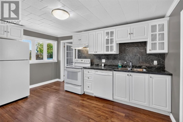 Living room - 87 Conception Bay Highway, Bay Roberts, NL A0A1G0 Photo 5