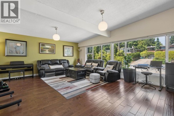 87 Mundy Street, Coquitlam, BC V3K5L5 Photo 4