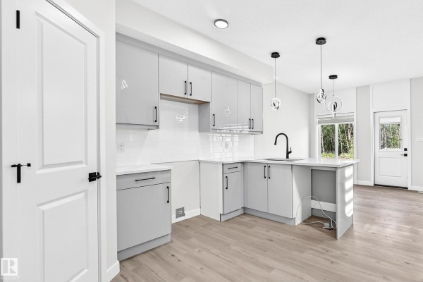 Kitchen - 87 Patriot Wy, Spruce Grove, AB T7X4E8 Photo 3