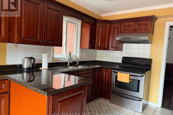 Kitchen - 87 Strathmore Drive, Markham, ON L3P6K4 Photo 4