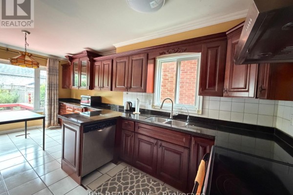 Family room - 87 Strathmore Drive, Markham, ON L3P6K4 Photo 5