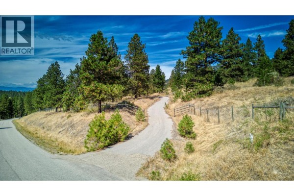 870 Eagle Place, Osoyoos, BC, photo 2