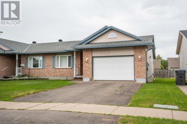 870 Lake St, Sault Ste  Marie, ON, photo 2