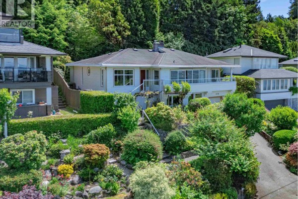 870 Leyland Street, West Vancouver, BC V7T2L4 Photo 2