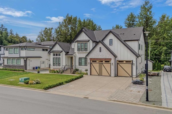 8701 Cleven Drive, Mission, BC V2V6Y6 Photo 4