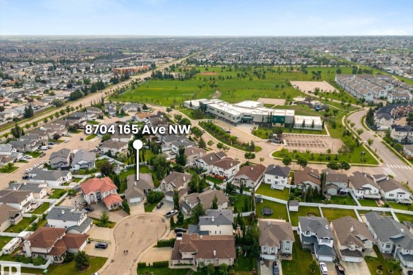 Kitchen - 8704 165 Av Nw, Edmonton, AB T5Z2W9 Photo 3