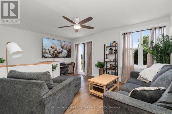 Living room - 8709 9th Line, Essa, ON L0M1T0 Photo 4