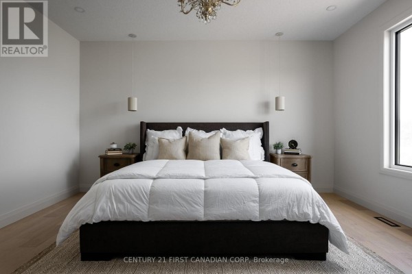 Living room - 871 White Pine Street, London North, ON N6G3X9 Photo 3