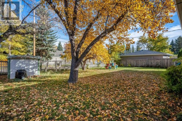 Kitchen - 8712 11 Street Sw, Calgary, AB T2V1N6 Photo 3