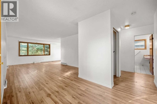 Primary Bedroom - 8712 11 Street Sw, Calgary, AB T2V1N6 Photo 5