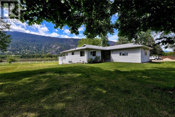 Primary Bedroom - 8717 Veteran Road, Kamloops, BC V0E1Z2 Photo 5