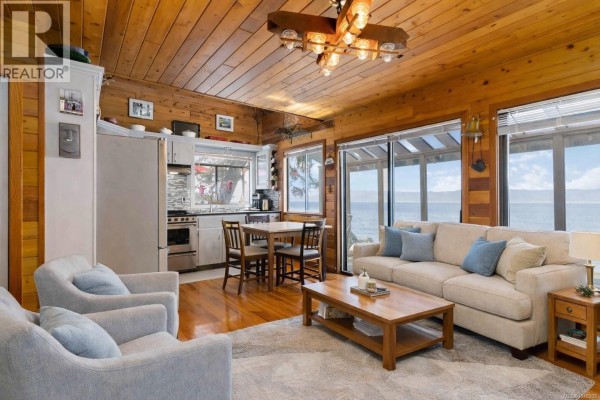 Living room - 8719 West Coast Rd, Sooke, BC V9Z1H2 Photo 4