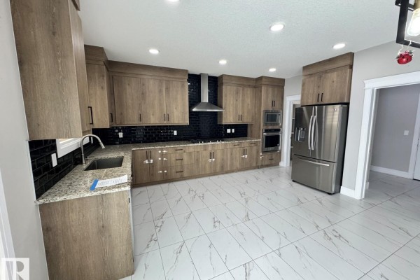 Kitchen - 8729 Mayday Ln Sw, Edmonton, AB T6X2L3 Photo 3
