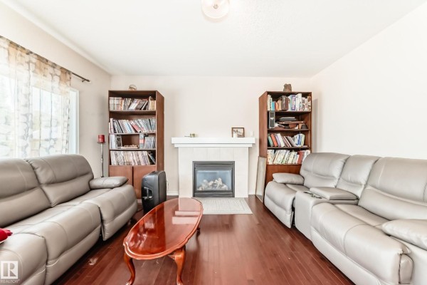 Family room - 8730 180a Av Nw, Edmonton, AB T5Z0G6 Photo 4