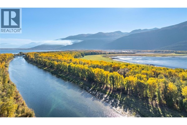 Laundry room - 8732 3a Highway, Sirdar, BC V0B2N1 Photo 4