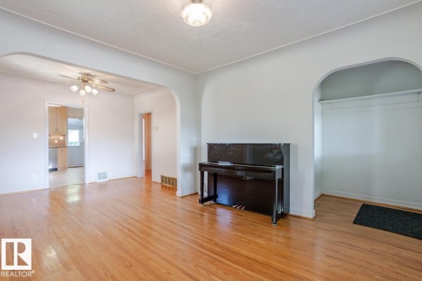 Dining room - 8736 76 Av Nw, Edmonton, AB T6C0J5 Photo 2