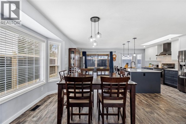 Kitchen - 874 Aberdeen Dr, Parksville, BC V9P2L9 Photo 5